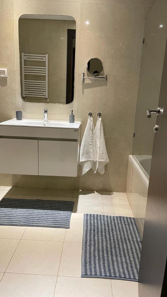 Schoene, Ruhige Neuwertige 127Qm Ferienwohnung Sidi Daoud Exterior foto
